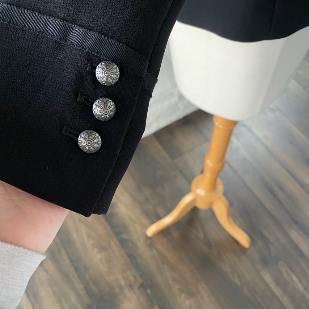 Beautiful Three Clasps Buttoned Up Jacket - image 5